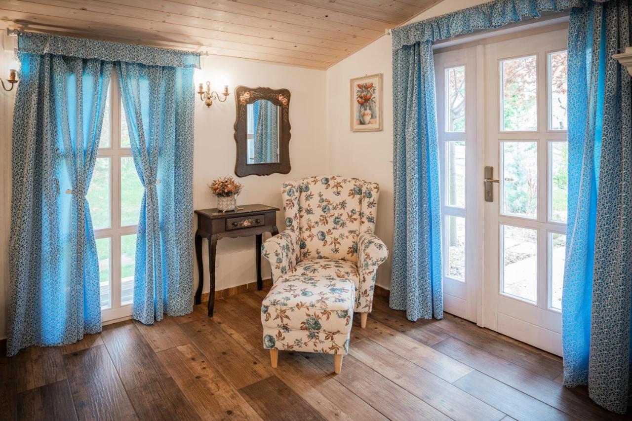 Penzion Primase Dolni Vestonice Bagian luar foto