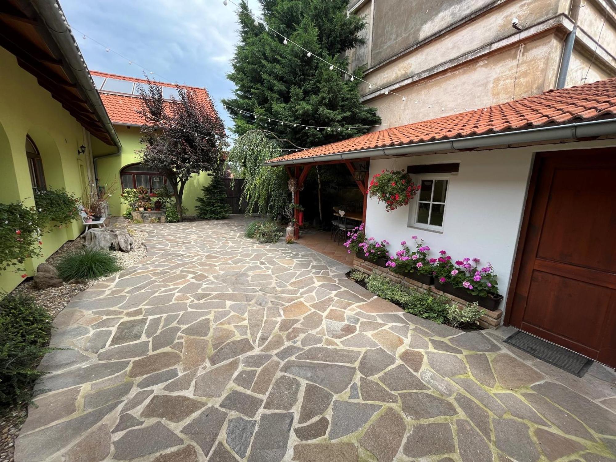 Penzion Primase Dolni Vestonice Bagian luar foto